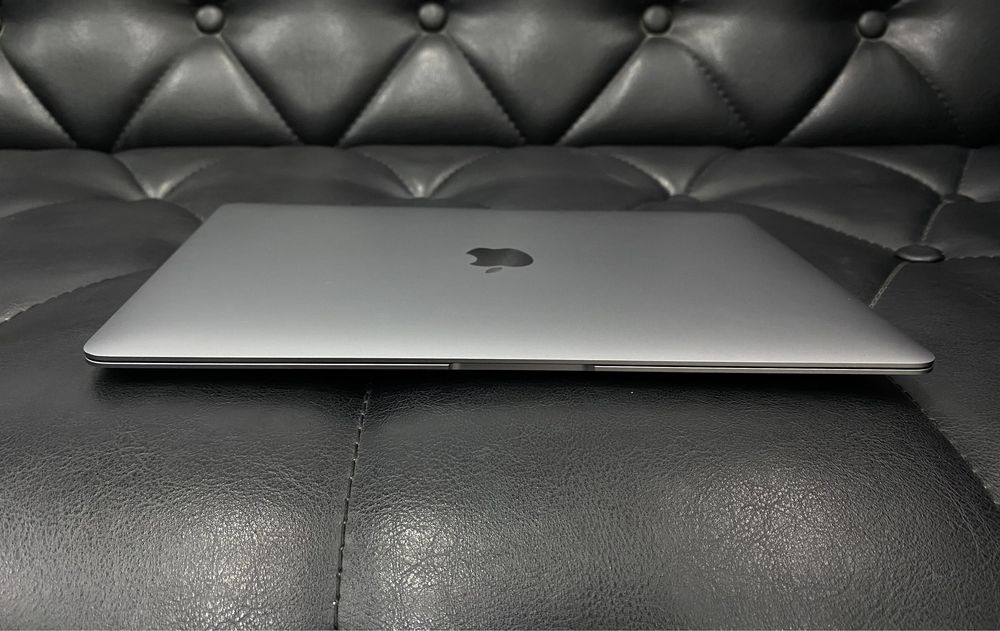 Apple MacBook Air M1 8/256 GB 2020 года в идеальном состоянии