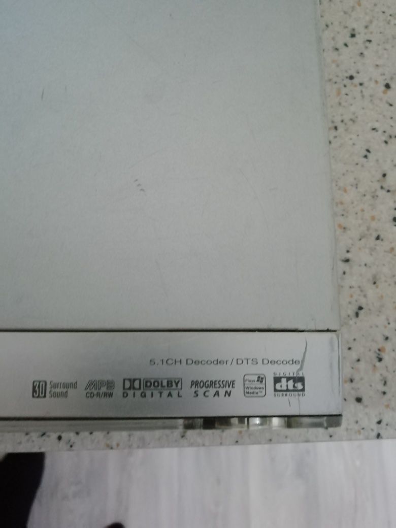 Караоке LG ДВД с функциями чтения  дисков разных форматов