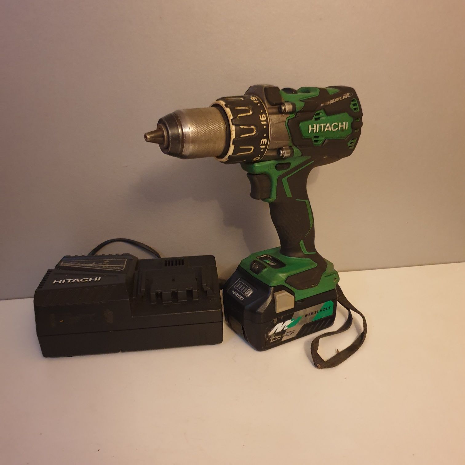 Hitachi DS 36DA Mașina de infiletat Brushless 5.0AH 18v-36v