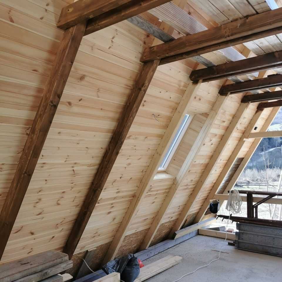 Casa si Cabana din structura de lemn in forma literei A de vanzare