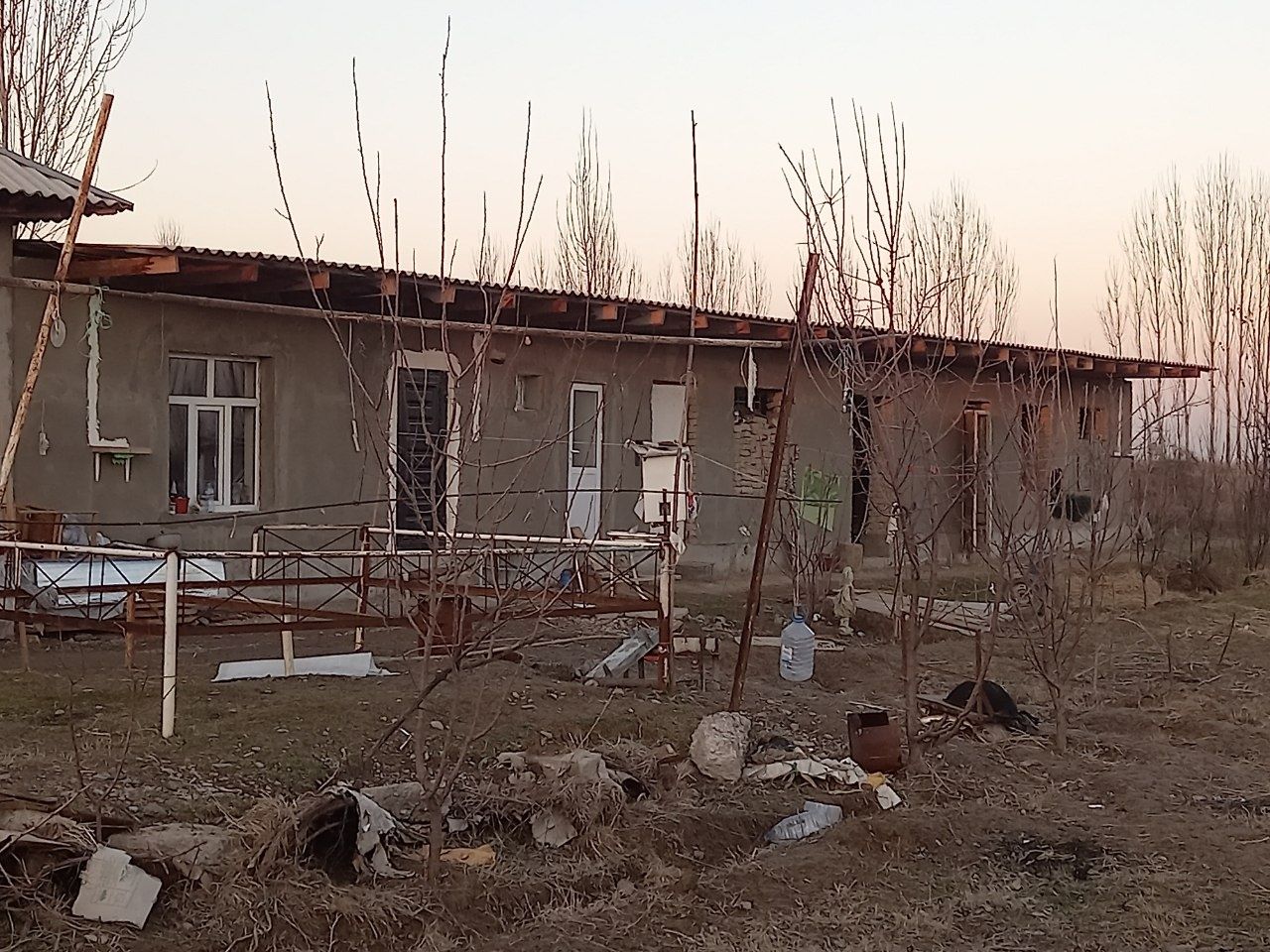 Hovli sotiladi 60000$ kelishiladi