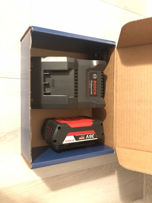 Set acumulator Bosch 36V plus incarcator