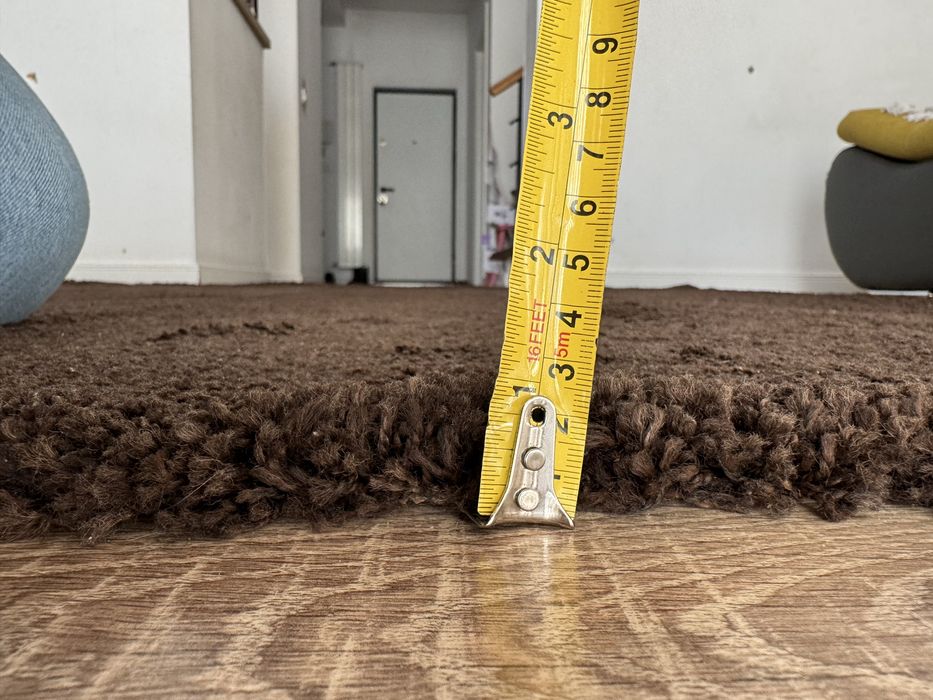 Covor maro închis, 300x200 cm, foarte pufos – stare excelentă