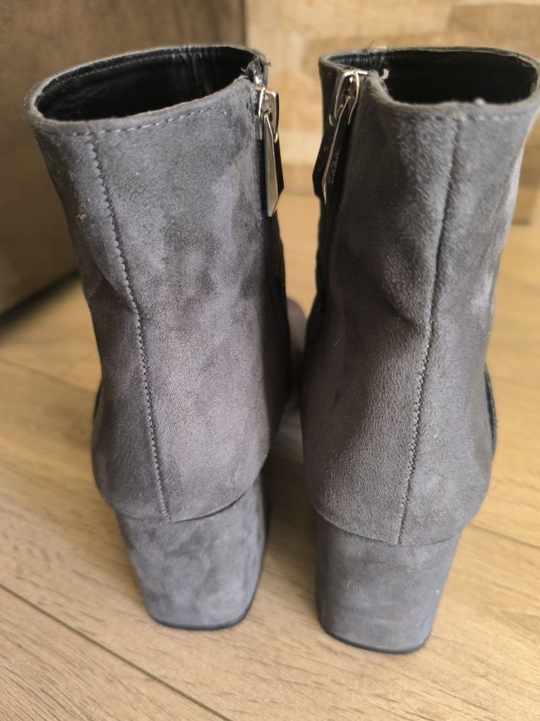 Есенни велурени боти ZARA