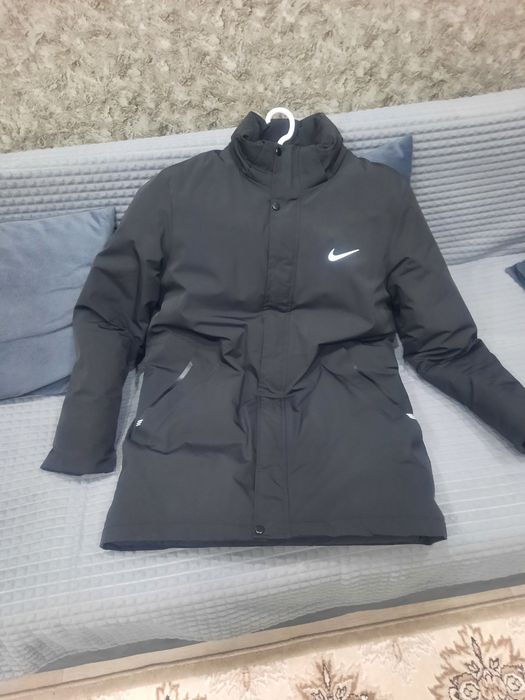 Куртка найк в идеальном состояние
