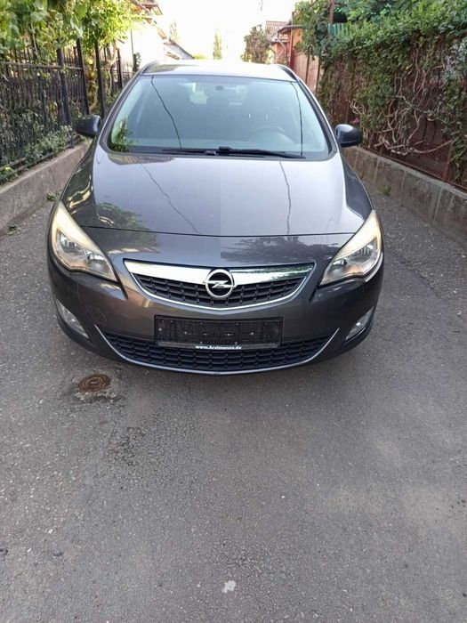 Opel Astra J Sports Tourer Edition euro 5 1.7 Diesel+ Subwoofer