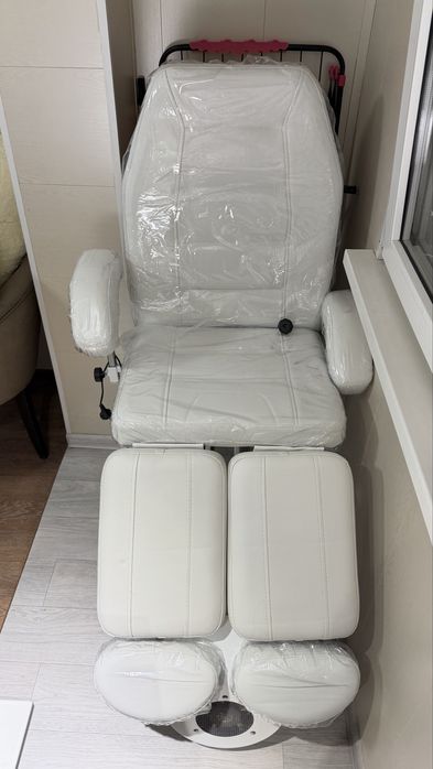 Педикюрное кресло со встроенной вытяжкой