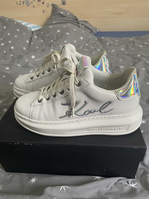 Adidasi Karl Lagerfeld//schimb cu UGG
