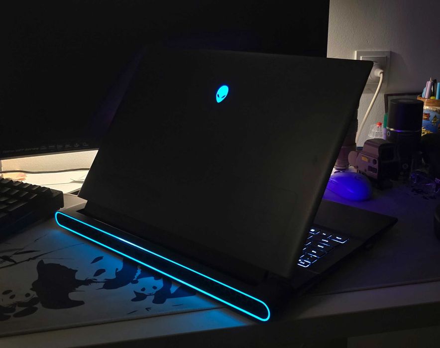 Dell Alienware m18 R1 (AMD)