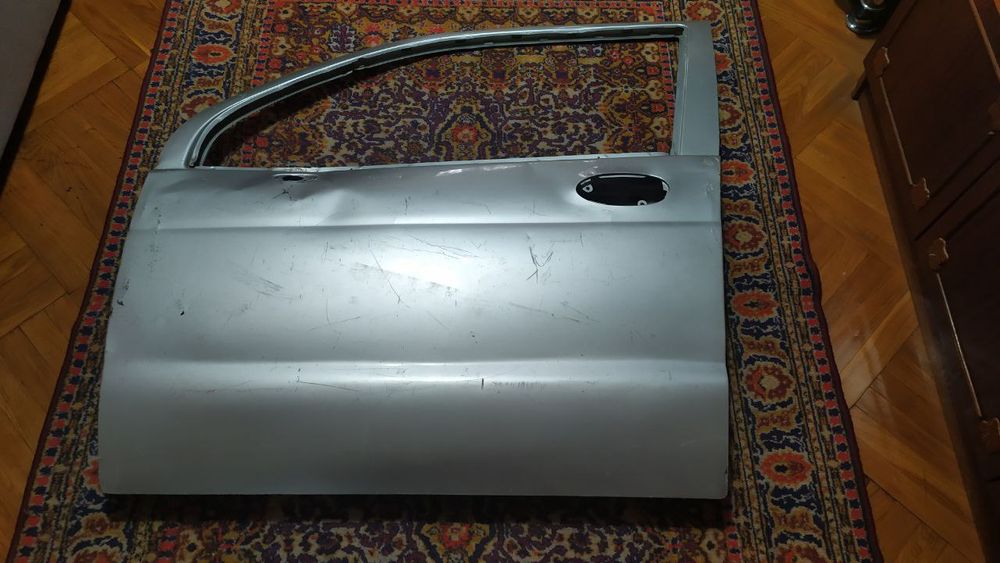 Запчасти на Матиз. Продается водительская дверь на Матиз.