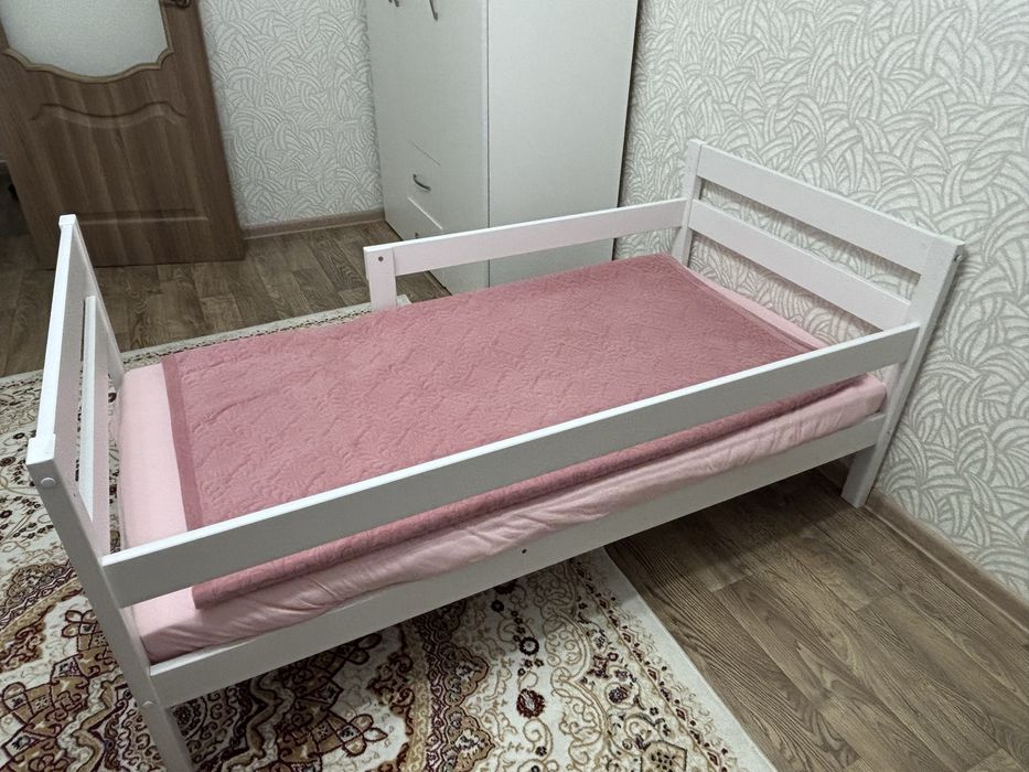 Продам кровать детскую