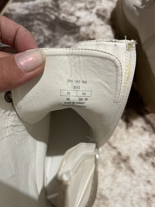 Чисто нови боти Bershka.