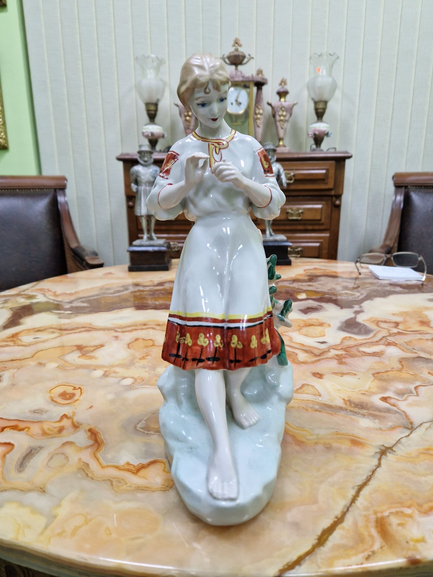 Перфектна антикварна порцеланова украинска фигура статуетка