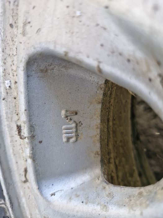 Vând roti 205/70 R15 Suzuki Vitara/Samurai/Jimny cauciuc Iarna