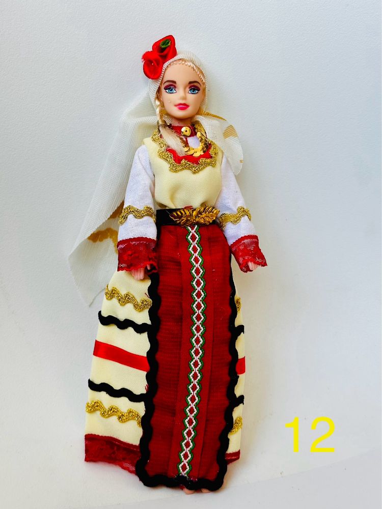 Кукли тип Барби и Кен в народни носии