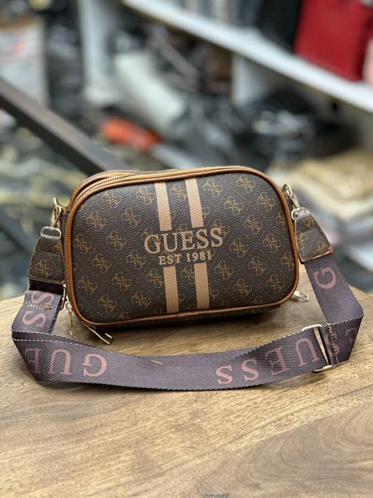 Geantă Guess de umăr