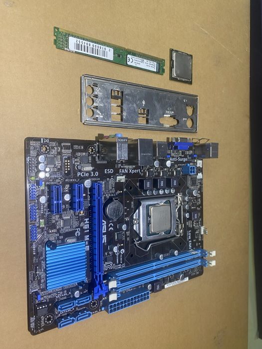 Материнская плата в сборе