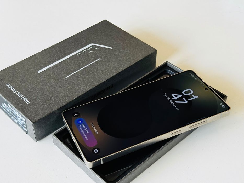 НОВ! Samsung S25 Ultra 256GB Black Titanium Гаранция 1 година