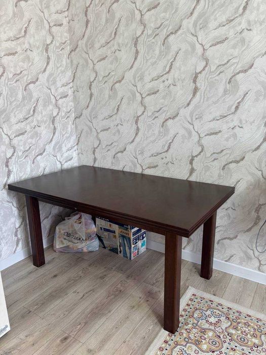 Раздвижной стол со стульями, торг имеется