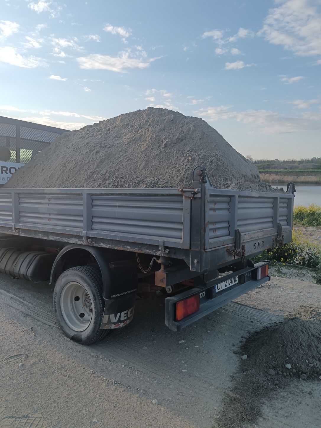 Lucrări cu miniexcavator 3 tone