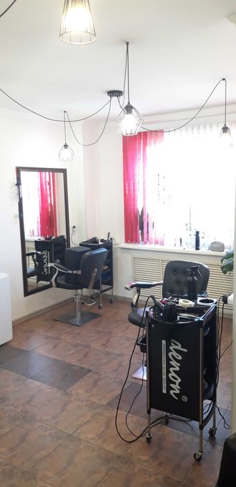 Помещение - действующий салон красоты, 40 кв.м., ул. Маскеу/пр. Женис.