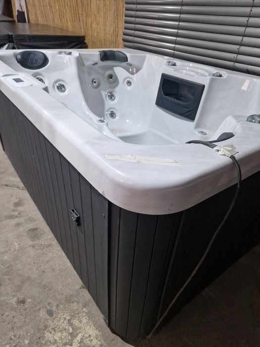 Maimulte modell jacuzzi