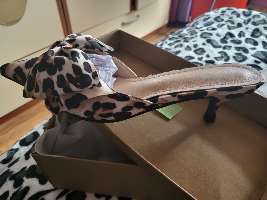 Papuci animal print cu toc kitten