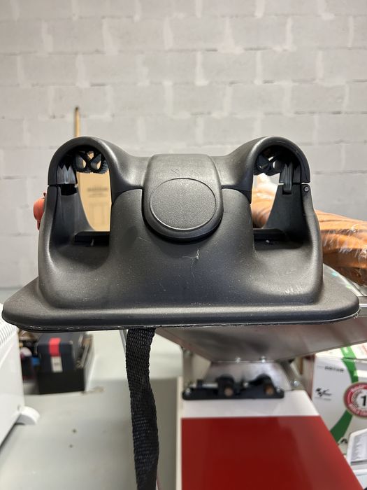 Vând suporți magnetici schiuri