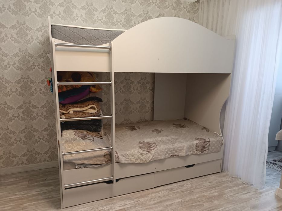 Продаётся б/у двухъярусная кровать и ортопедический матрас