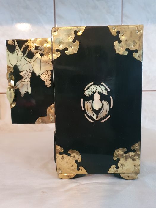 Dulapior pentru Bijuterii