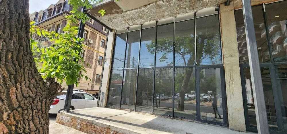 Аренда, есть своя площадка для летнего кафе Росс. Посольство