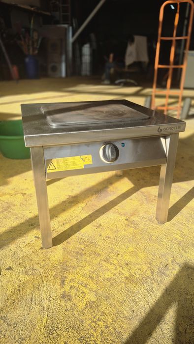 Плита электрическая, варочная поверхность, оборудование и мебель