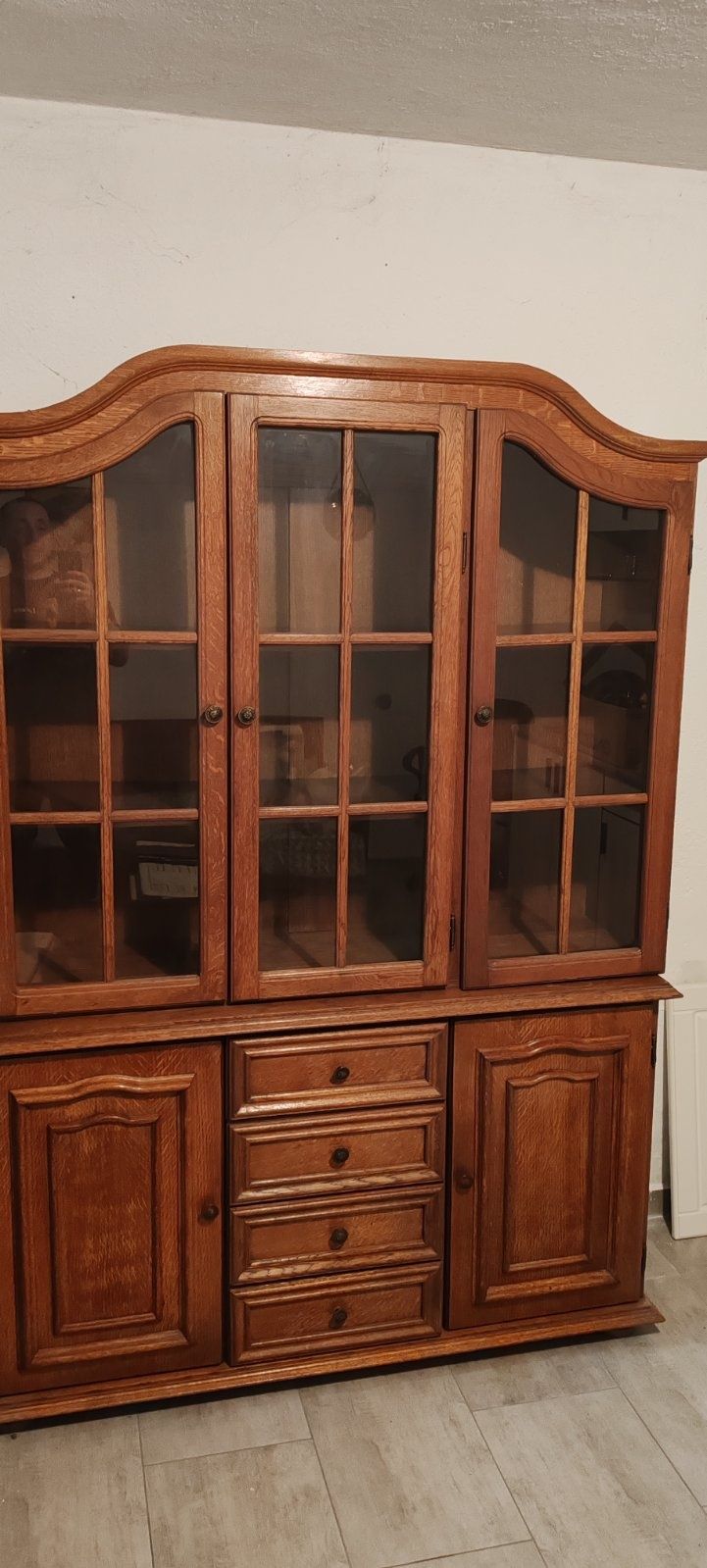 Масивна  витрина