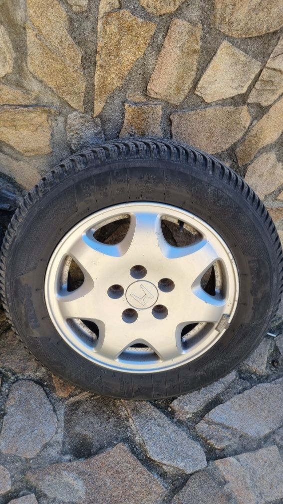 Комплект джанти от Honda Odyssey 15" 5x114.3 със зимни гуми 195/65 R15