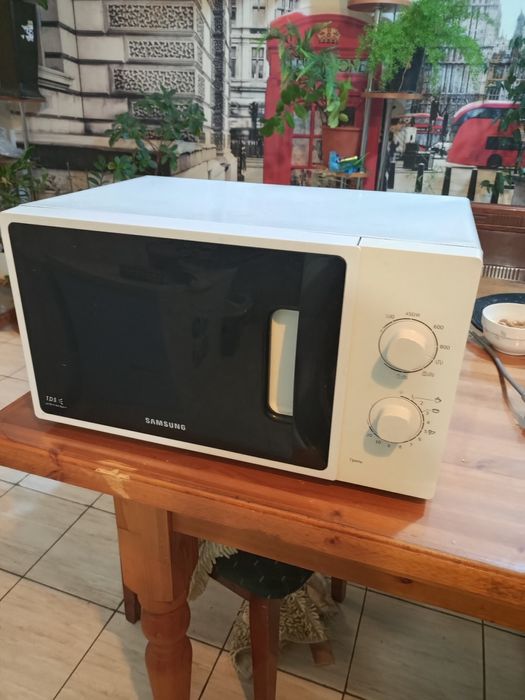 Продам микроволновую печь самсунг
