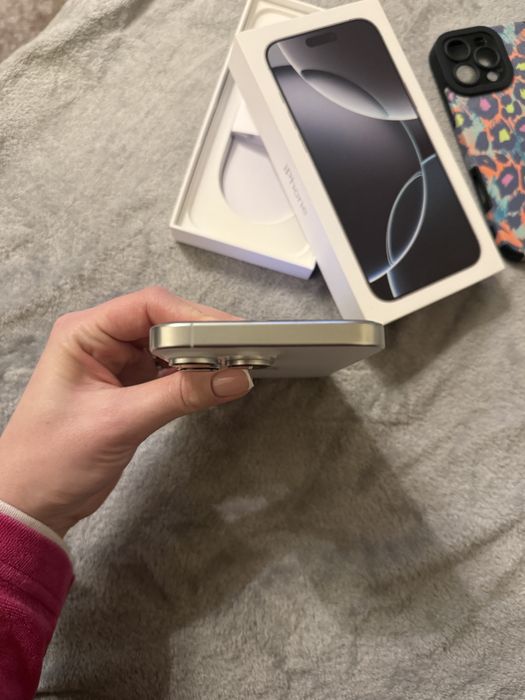 Iphone 16 pro max white