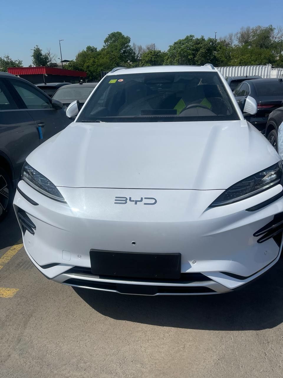 BYD 605 Smart Champion toshkent avtosalonida