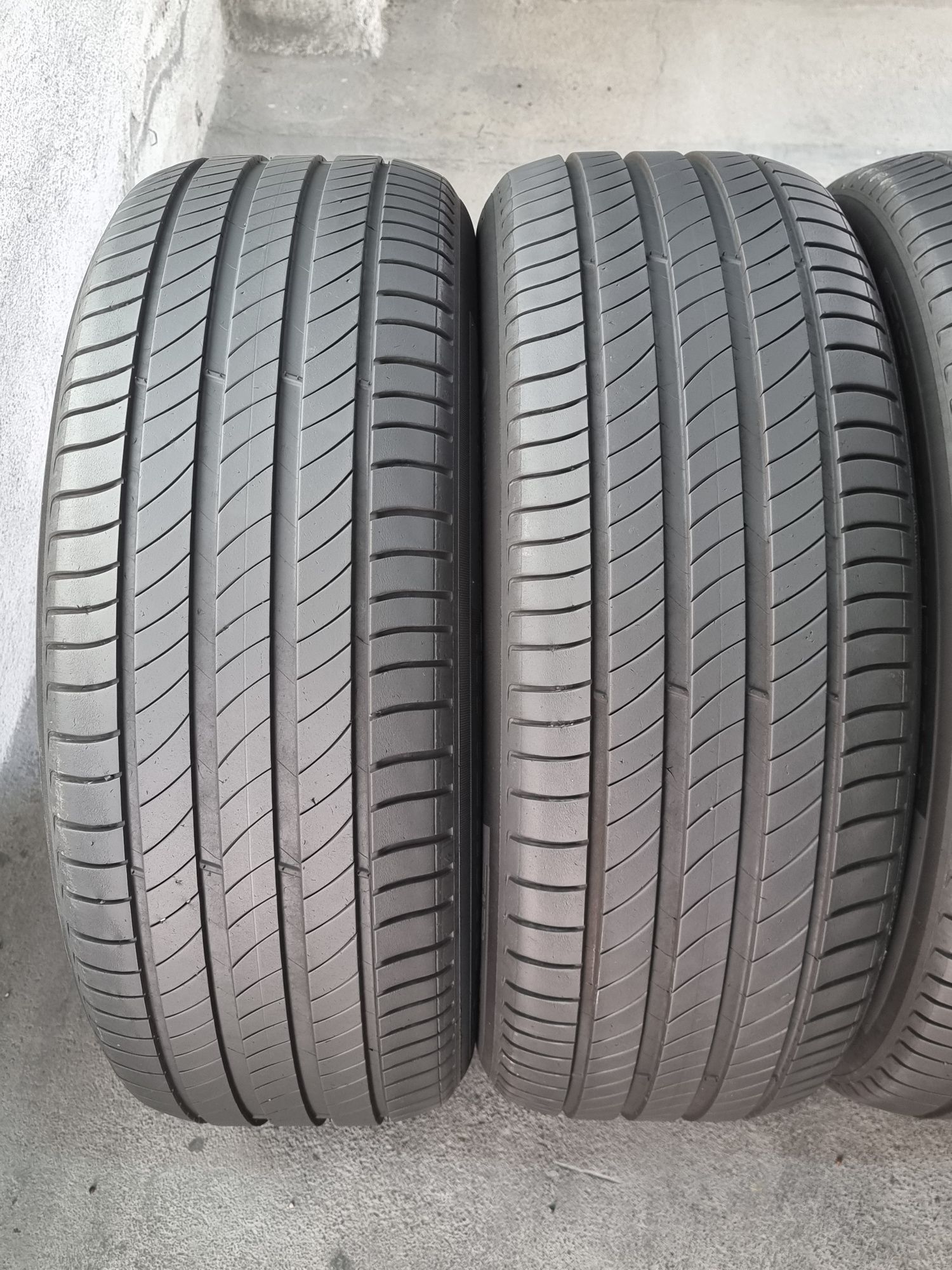 "Dot 22" 235/55/18 Michelin 4Броя: 400лв 6мм