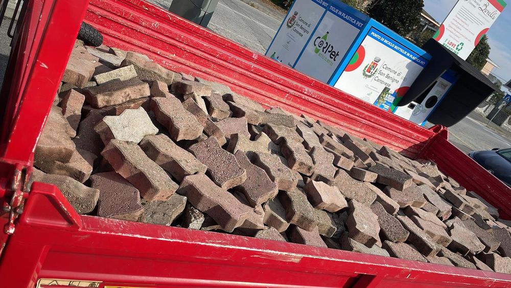 Transport marfă , moluz și debarasare apartamente