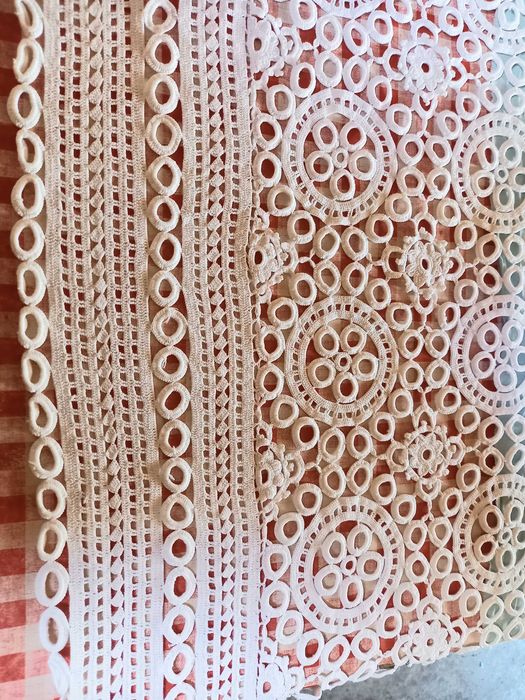 Fata de masa lucrata manual macrame ,dimensiune foarte mare