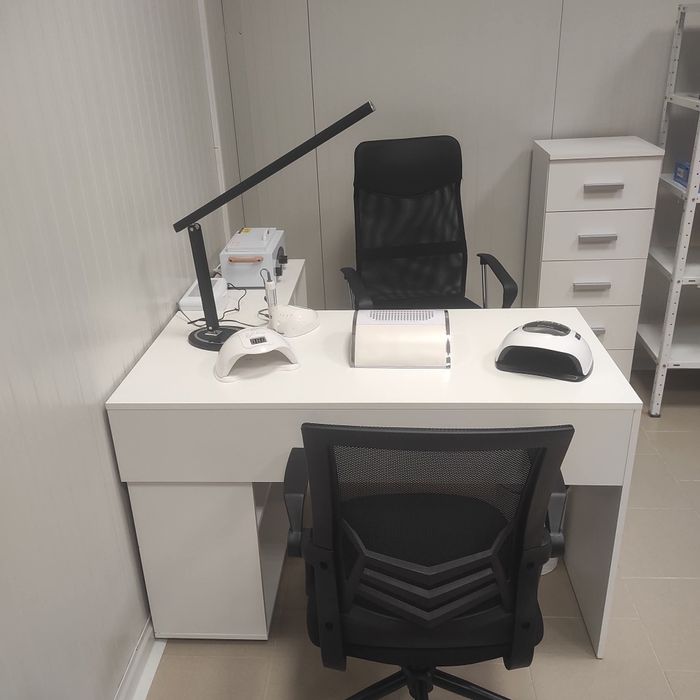 Цялостно оборудване за салон - маникюр , педикюр , мебели