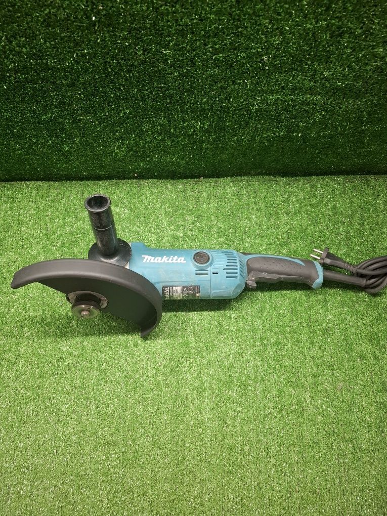 Голям шлайф на Makita GA9050R