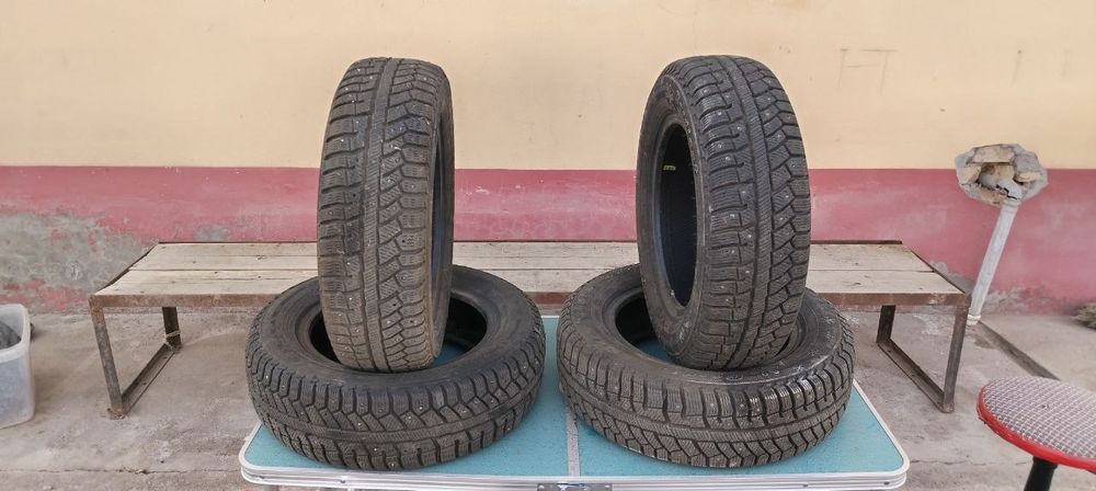 Шина зимная шиповка проездил 3 месяца