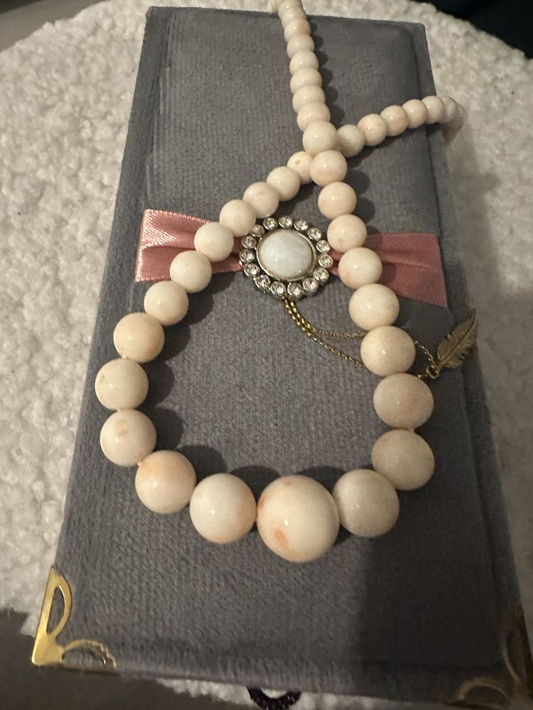 Perle de coral, ,,Victorian angel skin pearl”