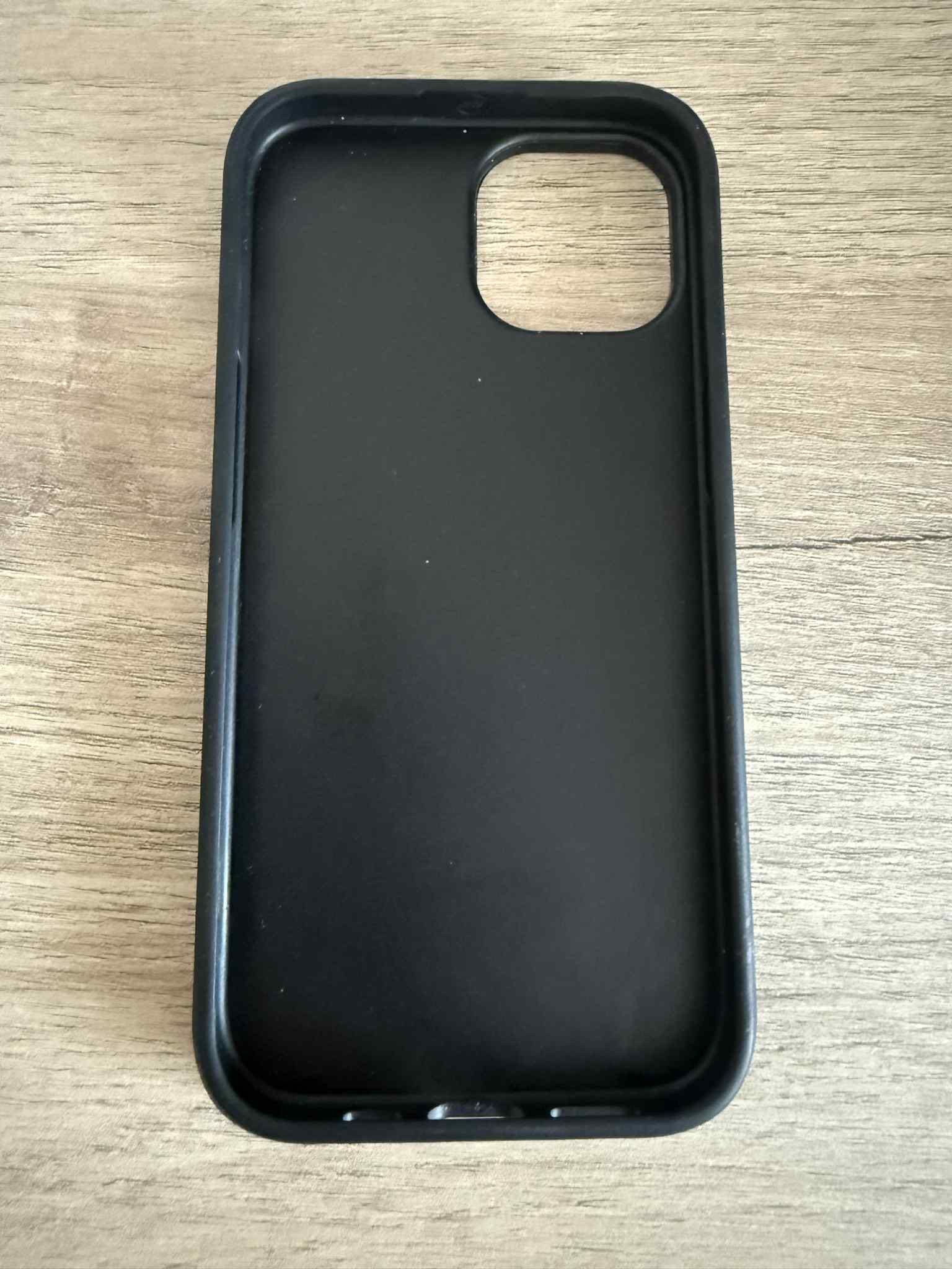 Калъф IPhone 15 Guess