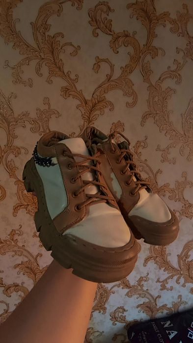 Ботинки спортивные женские