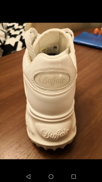 Кросовки женские