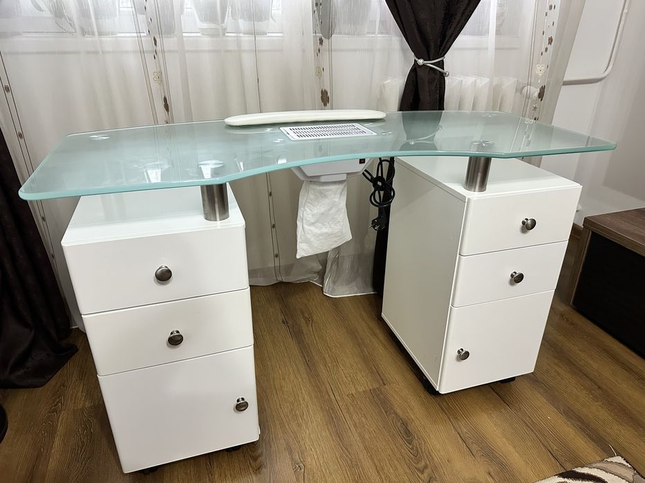 Masă de manichiură