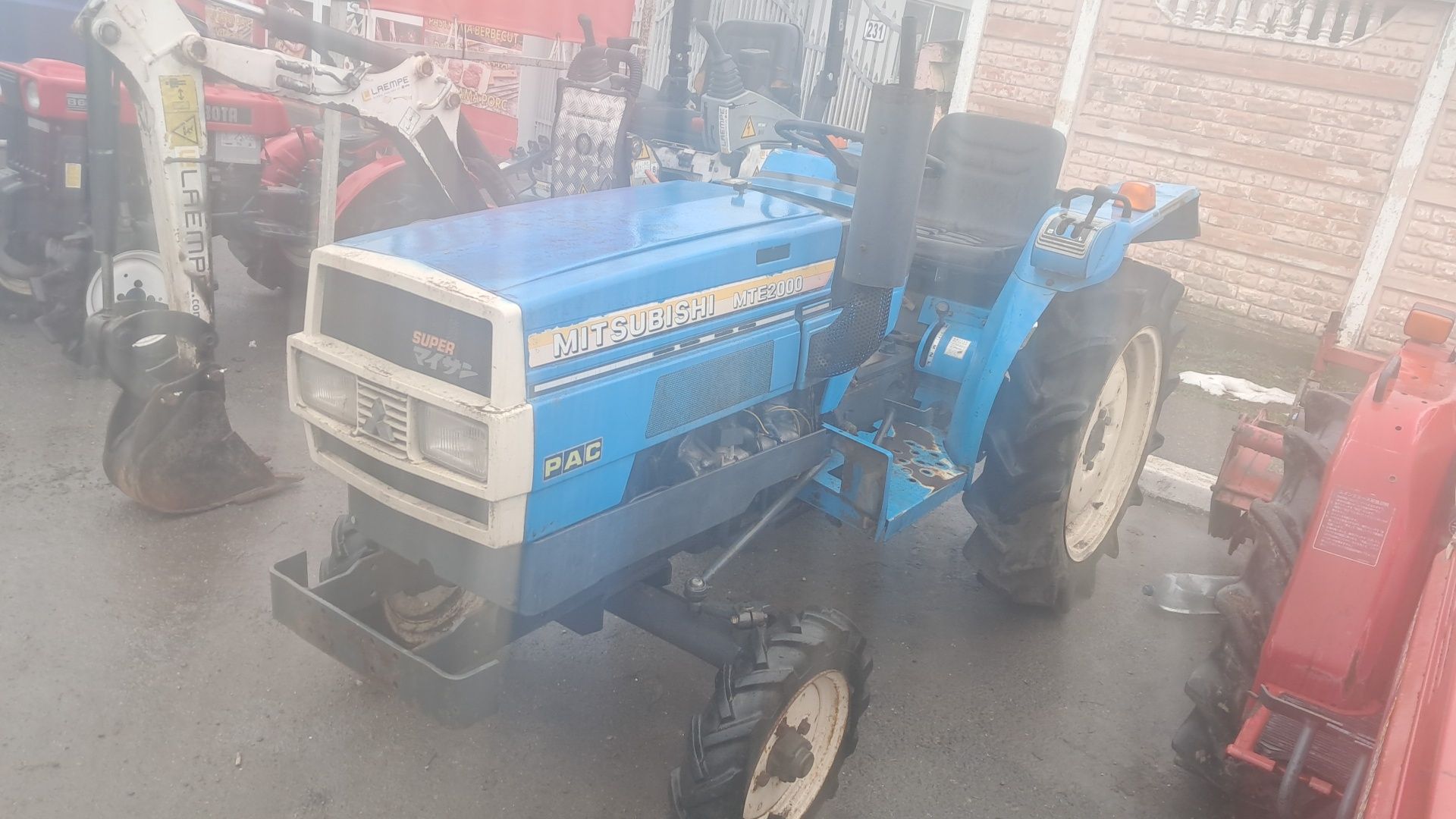 Vând tractoras japonez 20cp cu plug