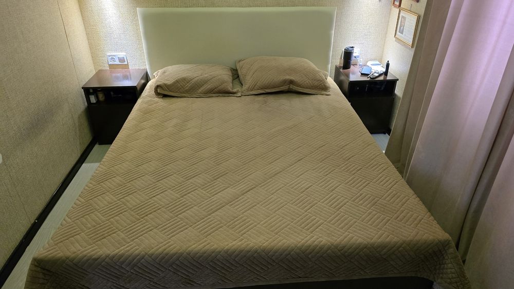 Кровать с матрасом 200 на 160